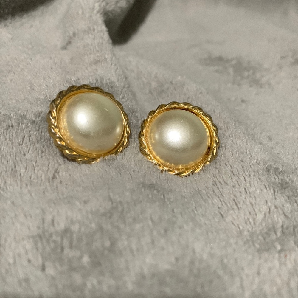 Earrings Clipons - Picture 1 of 4